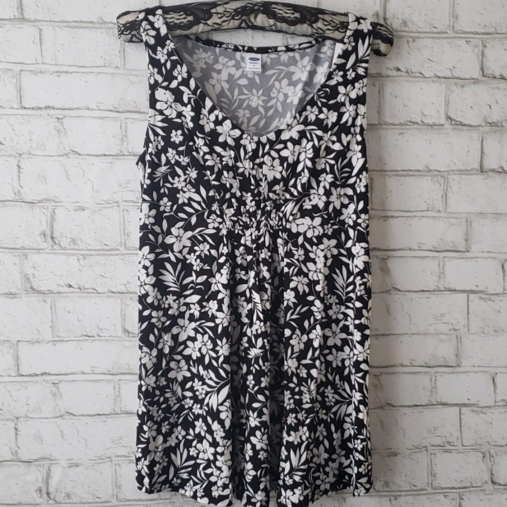 Old Navy Maternity Sleeveless Top Size S